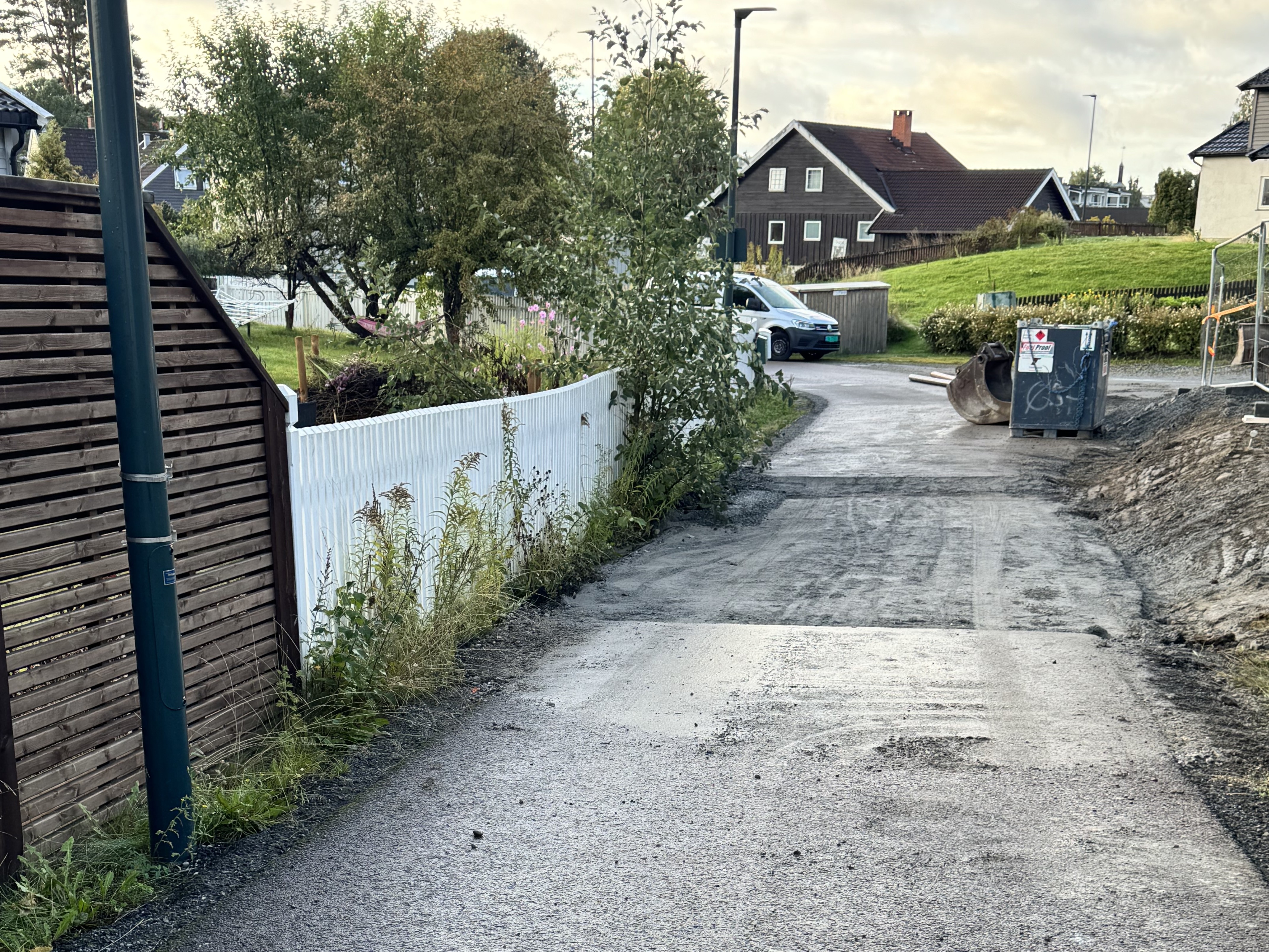 Bildet viser området som skal asfalteres