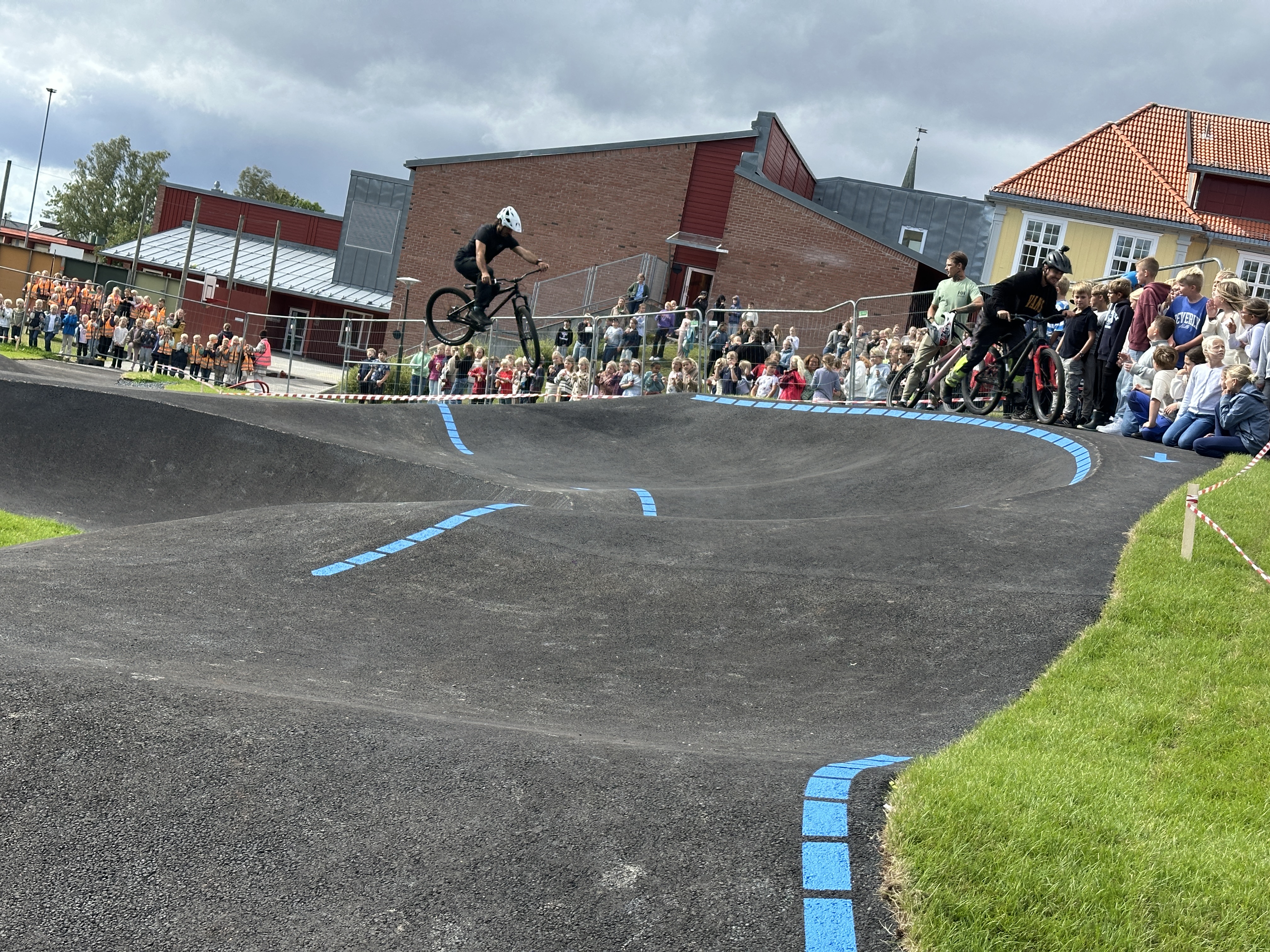 bildet viser pumptracken i skolegården