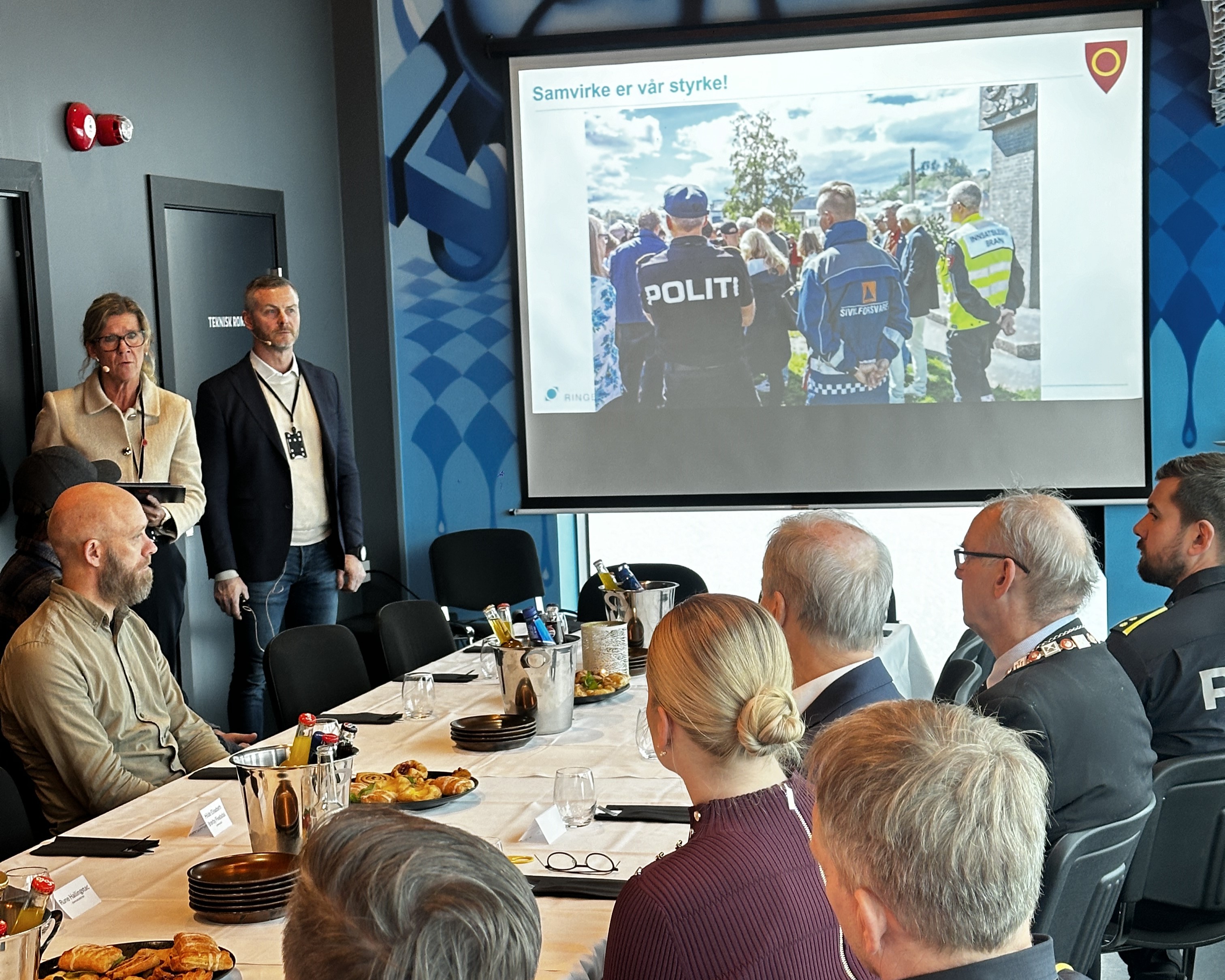 Bildet viser Hilde Brørby Fivelsdal og Magnus Nilholm som holder sine innlegg på møtet